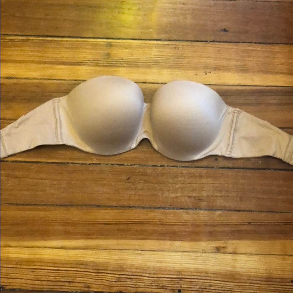 Victoria’s Secret lines strapless bra